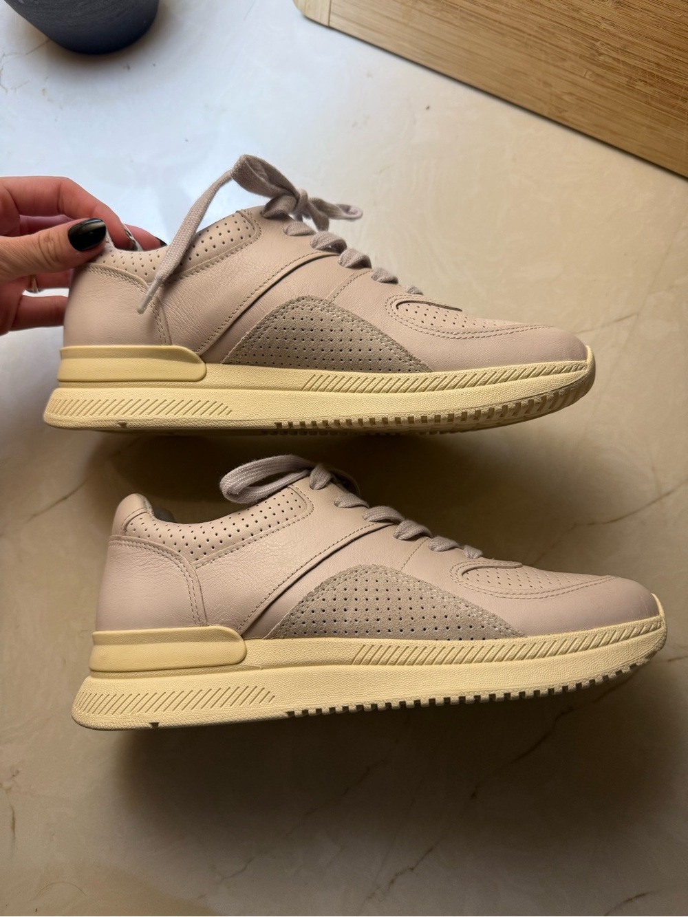 Everlane Beige and Cream Leather Low-Top Lace-Up Sneakers